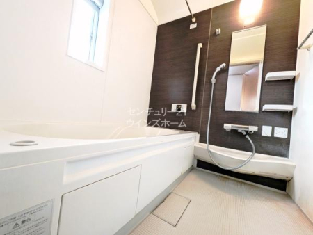 ���� �o�X���[���͈���̔���������났�̏ꏊ�ł��B�ǂ������@�\���ڂōŌ�ɂ����C�ɓ�����ɂ����K�ȃo�X�^�C�������񋟂��܂��I����ɒg�[�����@�t���Ȃ̂ŁA�J�̓��͈ߗފ������Ƃ��Ă��劈��I