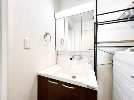 ���ʑ�E���ʏ� �g������̗ǂ��O�ʋ��^�C�v�̐��ʉ��ϑ�B���̊p�x���ς�����̂Ńw�A�X�^�C���⃁�C�N�ɂ��������Ɋ������ł��ˁI���̌��͎��[�ɂȂ��Ă���̂ŁA�ׁX�������̂����[�ł��X�b�L���Ƃ������ʉ��ɁB