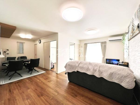 ���r���O ���Ƃ̎���ł���LDK��20���ƂЂ�т�I�����������Ȃ���Ƒ��̊炪������ΖʃL�b�`���ƃ_�C�j���O�A�����Ăʂ�����������閾�邢���r���O�������A�Ƒ��̂₳�����J���[�܂�Ԏ��ƂȂ��Ă��܂��B