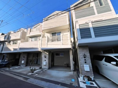 �O�ʓ��H�܂ތ��n�ʐ^ JR���l���k���u������v�w����k��9���Ƃ����w�`�J�̍D���n�I�ۈ�{�݂⏬�w�Z���߂��q��Ċ��ɂ��b�܂ꂽ���K�ȃ��P�[�V�����ł��I�������{�݂ɕa�@���k��10���ȓ��̗��֐��̍����Z���ƂȂ��Ă��܂��B