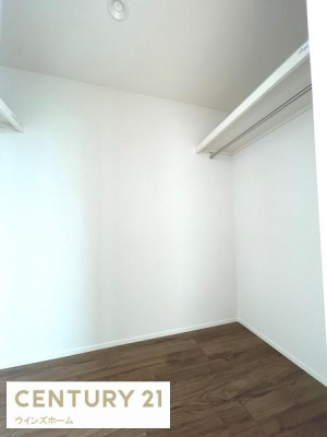 ���[ ��e�ʂ̃E�H�[�N�C���N���[�[�b�g���ݒu����Ă���A���[�X�y�[�X�L�x�ł��I