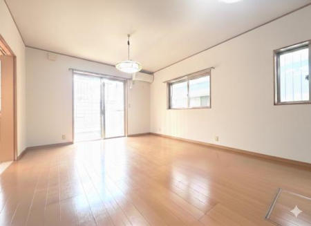 ���r���O ���邭�J���I�ȃ��r���O�����́B���R���ɕ�܂��S�n�悢��ԂŁA���X�̕�炵�����L���ɂȂ�܂��B