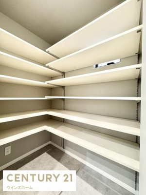 ���� ���ւ́A��e�ʂ̎��[�X�y�[�X�������ς��A�C�⏬�����������萮���ł���@�\�I�ȋ�Ԃł��B