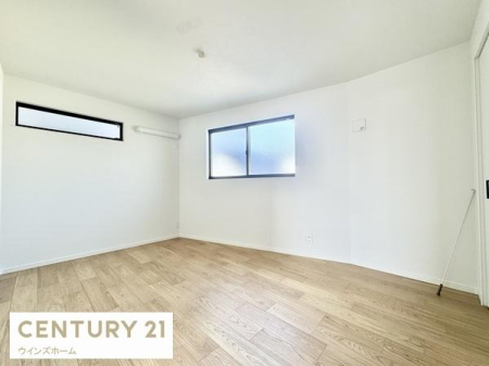 �m�� 2�ʍ̌��̖��邢�m���B�Q���ɂ��q�������ɂ��҂�����ł��I