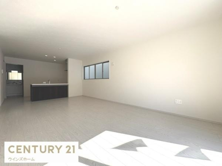 ���r���O LDK��19.5���ƍL�X�I�R�~���j�P�[�V���������₷����Ԑ݌v�I���H�������_�C�j���O�X�y�[�X�A���낰�郊�r���O�X�y�[�X�̗�����������m�ۂ���Ă��܂��B