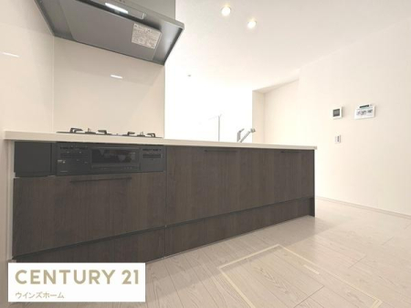 �L�b�`�� �l�C�̑Ζʎ��L�b�`���̓��r���O�A�_�C�j���O����]�ł��܂��I�L�b�`���͍�ƃX�y�[�X���L�X���Ă�����[�ɂ�����܂���I