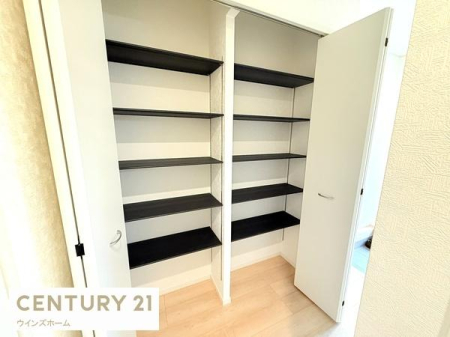 ���� ���ւ́A��e�ʂ̎��[�X�y�[�X�������ς��A�C�⏬�����������萮���ł���@�\�I�ȋ�Ԃł��B