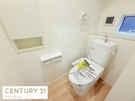 �g�C�� �g�C���͂P�E2�K�ɐݒu����Ă���A�������֍��t���̐����ȃg�C���B