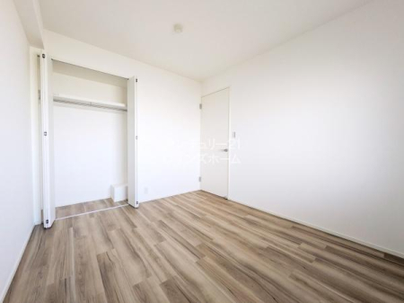 �m�� �����𔒁~���ł܂Ƃ߂��Z�ݎ�̊������f����V���v�����_���ȗm���B�t���[�����O��N���X�̒��ցA����̌��������Ă���̂Ŗ��邭���ꂢ�ł��ˁI