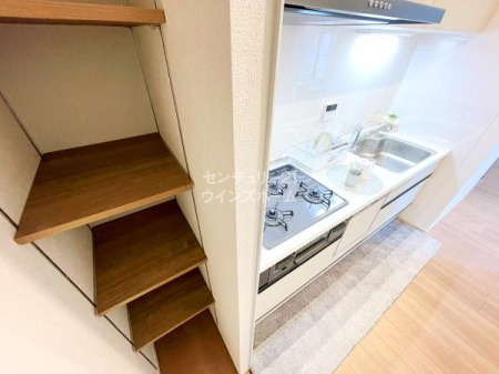 �L�b�`�� �L�b�`���܂��̓X�b�L���Ƃ��Ă������ł���ˁB�����ŃL�b�`�����Ɏ��[�I��݂��܂����I�����u���̐H�ނ�ۑ��H�A������������ăX�b�L���ƕЕt�����L�b�`����Ԃ��������܂��I