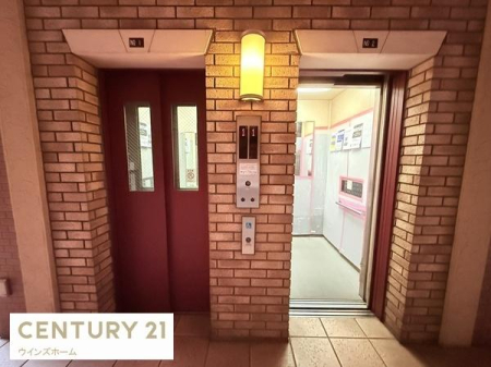 ���̑����p�� �G���x�[�^�[���Q����Ă���܂��B��艺����y�X�A���ݍ������ԑт����S�ł��B