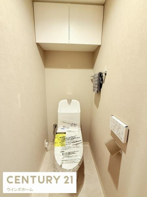 �g�C�� �g�C�����V�K�����ς݂ł��B�㕔�Ɏ��[���ݒu����Ă���̂ł��|���p��Ȃǂ�ڂɌ����Ȃ��ꏊ�Ɏ��[�ł��܂��B