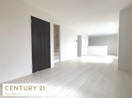 ���r���O 16.87����LDK�͉Ƒ��S�����������Ƃ��낰���Ԃł��B�傫�ȑ�����͍̌������Ղ�A��������閾�邢���r���O�ł��I
