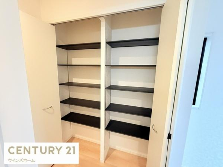 ���� ���ւ́A��e�ʂ̎��[�X�y�[�X�������ς��A�C�⏬�����������萮���ł���@�\�I�ȋ�Ԃł��B