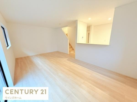 ���r���O 17������LDK�͉Ƒ��S�����������Ƃ��낰���Ԃł��B�傫�ȑ�����͍̌������Ղ�A��������閾�邢���r���O�ł��I
