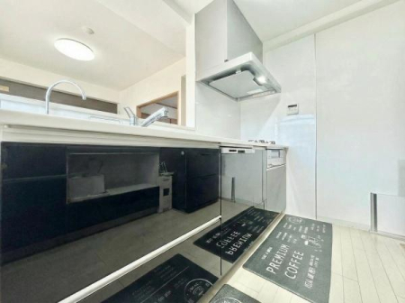 �L�b�`�� �X�^�C���b�V���ȃV�X�e���L�b�`���́A���[�͂Ƌ@�\�������˔����A�������y�����Ȃ��ԁB�@��CG�ɂĉו��������Ă���܂��B