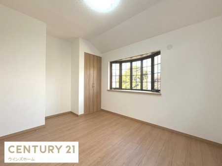 �m�� �m��5.5���͍̌��ǍD�I�A�[�`��̏o���͏_�炩�����͋C�������炵�A��Ԃ̃A�N�Z���g�ɂȂ�܂��B�����̃K���X�ʂ����R���������I�Ɏ�����A�����S�̂𖾂邭���܂��B