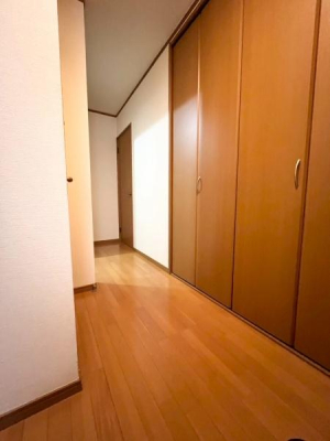 ���̑����� �L���ɂ͎��[���ݒu������p�i�Ȃǂ����[�\�ŁA�X�b�L���Еt�����S�n�̗ǂ���ԂƂȂ��Ă��܂��I