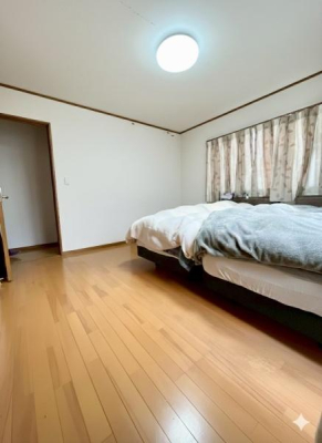 �Q�� ��Q���͍L�X8���ŃL���O�T�C�Y�x�b�h���z�u�\�I�E�H�[�N�C���N���[�[�b�g���ݒu����Ă���A�������ڂ����₷���Ȃ�܂��I�����������z�F�̓C���e���A�̔z�F�����₷���͗l�ւ����y���߂����ł��ˁI