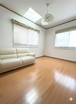 �m�� 2�ʍ̌��̖��邢�m���B�Q���ɂ��q�������ɂ��҂�����ł��I