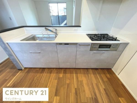 �L�b�`�� �l�C�̑Ζʎ��L�b�`���̓��r���O�A�_�C�j���O����]�ł��܂��I�L�b�`���͍�ƃX�y�[�X���L�X���Ă�����[�ɂ�����܂���I