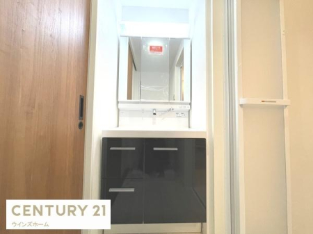 ���ʑ�E���ʏ� ���ʉ��ϑ�̓V���v���ł���Ȃ���@�\�������˔����A���K�ȃT�j�^���[��Ԃ����������܂��B