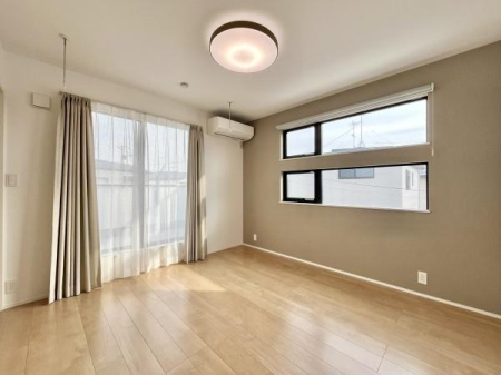 �m�� 6.5���̂�Ƃ肠��m���B�傫�ȑ|���o�����Ɖ����̑����玩�R�����������݁A���邭�J���I�ȋ�Ԃ����o�B�A�N�Z���g�N���X������������^���A��Q���Ƃ��čœK�ł��B