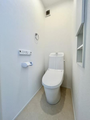 �g�C�� �������֍��t���̐ߐ��^�g�C���B������Ƃ��������Ő�����������A�㕔�ɂ͊��C���Ǝ��[�I��ݒu�B��������Ƃ�����Ԑ݌v�ŁA�������K�ɂ��g�����������܂��B