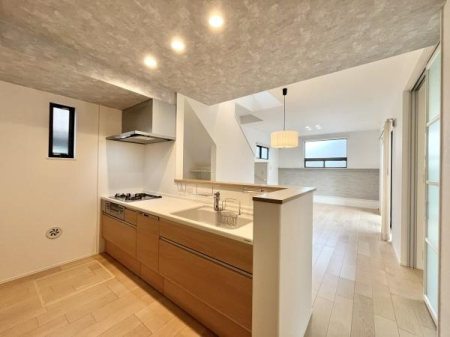 ���r���O ��18������LDK�͑ΖʃL�b�`���̗p�ŉƑ��̉�b���e�ސ݌v�B�܉��V��ƃ_�E�����C�g���㎿�������o���A��������̌������܂œ͂����邢��Ԃł��B�������ǍD�Ŏg���₷���Ԏ��B