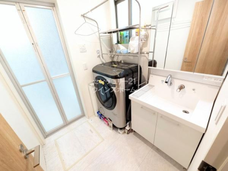 ���ʑ�E���ʏ� �g������̗ǂ��O�ʋ��^�C�v�̐��ʉ��ϑ�B���̊p�x���ς�����̂Ńw�A�X�^�C���⃁�C�N�ɂ��������Ɋ������ł��ˁI���̌��͎��[�ɂȂ��Ă���̂ōׁX�������̂����[�ł��X�b�L���Ƃ������ʉ��ɁB