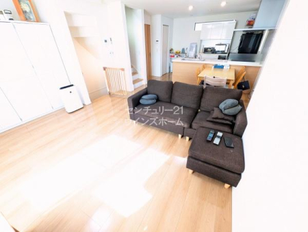 ���r���O ���Ƃ̎���ł���LDK��19���ƂЂ�т�I���r���O�C���K�i���̗p���A���Ƒ��̂Ȃ�����؂ɂ����v�����ł��I�O�o���鎞��A��������K�����r���O��ʂ�̂ŁA���Ƒ������R�Ɗ�����킹�邱�Ƃ��ł��܂��I