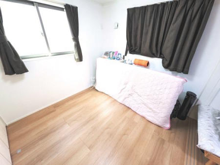 �m�� �����𔒁~���ł܂Ƃ߂��Z�ݎ�̊������f����V���v�����_���ȗm���B�S��2�ʍ̌��̊p�����݌v�ŊJ���I�ł��I���𒷊��Ԕ������ۂĂ�t���A�R�[�e�B���O�{�H�ς݂Ȃ̂ŏ��≘�ꂪ�t���ɂ����|�����y�ɂȂ�܂��I