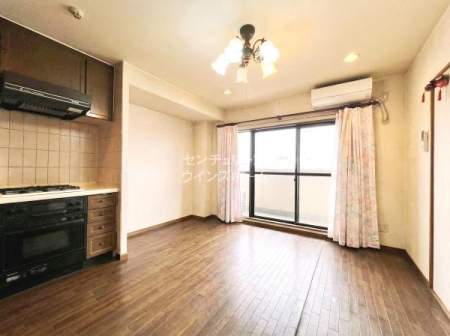 ���r���O ���ׂĂ̂��������o���R�j�[�ɖʂ��Ă���̂ō̌��╗�ʂ�����������m�ۂł��܂��I���C�h�E�E�C���h�E�Ŗ��邭�J���I�ȁw�Ƒ��ɂ₳�������r���O�x�̂��񋟂ł��B