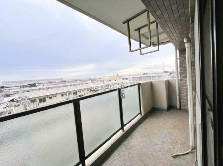 �o���R�j�[ �o���R�j�[�͑S����3�ʂ��p�ӂ��܂����I���󕨂₨�z�c���������񊱂������ł��I5�K�Ȃ̂ł������̒����ʍs�l�Ȃǂ̖ڂɐG��ɂ����A�v���C�o�V�[������̂Ŗh�Ɩʂł����S���������̂��������ł��ˁB