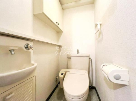 �g�C�� �g�C���͉������@�\�t���Ȃ̂Ń{�^����ŐS�n�ǂ������ł̑f������򂪉\�ƂȂ��Ă��܂��I��􂢊��ݒu���Ă���̂ł����Ɏ��􂦂ĉq���I�ł��B