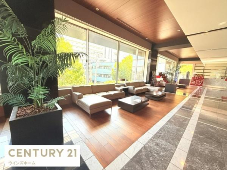 ���r�[ ������̃��r�[�́A���炬�≷���������������A�u���E���̗D�����z�F�B
�Z�������S���ĉ��K�ɕ�炷���Ƃ��ł���悤�A�Ǘ��l���z������Ă��܂��B�������������Ƃ����鎞�ɂ͂����ɑ��k���ł��܂��ˁB