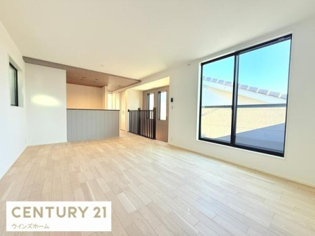 ���r���O �o���R�j�[�ւƂȂ���傫�ȑ���������������ރ��r���O�I���ʂ����ǍD�Ŋ��C�����₷���ł��I