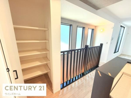 �L�b�`�� �L�b�`�����ɂ̓p���g���[���[���ݒu����܂����I�����Ɠd��H��A�퉷�ł̕ۑ����\�ȐH�ƂȂǂ̎��[�ɖ𗧂��܂��B