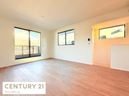 ���r���O �o���R�j�[�ւƂȂ���傫�ȑ���������������ރ��r���O�I���ʂ����ǍD�Ŋ��C�����₷���ł��I