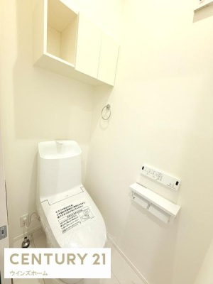 �g�C�� �g�C���͂P�E2�K�ɐݒu����Ă���A�������֍��t���̐����ȃg�C���B�㕔���[�X�y�[�X�L�I