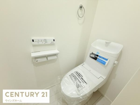 �g�C�� �g�C���͂P�E2�K�ɐݒu����Ă���A�������֍��t���̐����ȃg�C���B�㕔���[�X�y�[�X�L�I