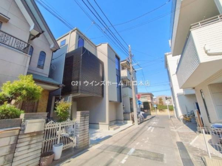 �O�ʓ��H�܂ތ��n�ʐ^ �O�ʓ��H�͓���4���I�Ԓʂ�̏��Ȃ��ՐÂȏZ��n�B