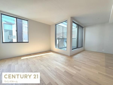 ���r���O ��18.3����LDK�͉Ƒ��S�����������Ƃ��낰���Ԃł��B�傫�ȑ�����͍̌������Ղ�A��������閾�邢���r���O�ł��I
