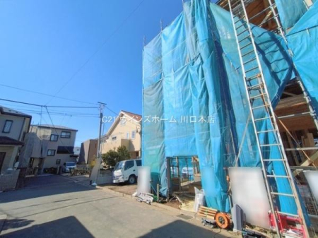 �O�ʓ��H�܂ތ��n�ʐ^ �O�ʓ��H�͓쑤4���I�Ԓʂ�̏��Ȃ��ՐÂȏZ��n�B