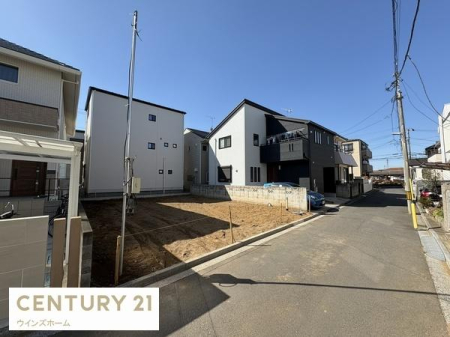 �O�ʓ��H�܂ތ��n�ʐ^ �O�ʓ��H�͖k����4���I�Ԓʂ�̏��Ȃ��ՐÂȏZ��n�B