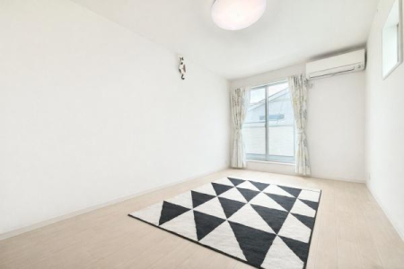 �Q�� ��Q���͍L�X7���ŃE�H�[�N�C���N���[�[�b�g���ݒu����Ă���A�������ڂ����₷���Ȃ�܂��I�����������z�F�̓C���e���A�̔z�F�����₷���͗l�ւ����y���߂����ł��ˁI�����n�ʐ^�����H�����b�f�摜�ł��B