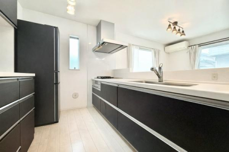 �L�b�`�� �X�^�C���b�V���ȃV�X�e���L�b�`���́A���[�͂Ƌ@�\�������˔����A�������y�����Ȃ��ԁB�Ǝ������̗ǂ������͂ł��I�����n�ʐ^�����H�����b�f�摜�ł��B