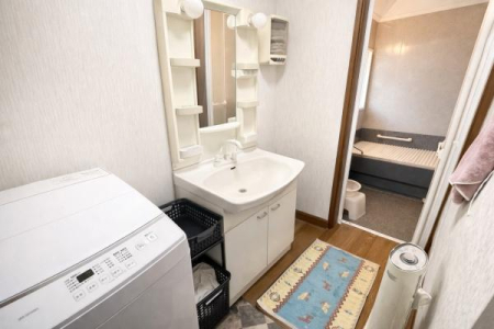 ���ʑ�E���ʏ� ���ʉ��ϑ�̓V���v���ł���Ȃ���@�\�������˔����A���K�ȃT�j�^���[��Ԃ����������܂��B��CG�ɂĉו��������Ă���܂�