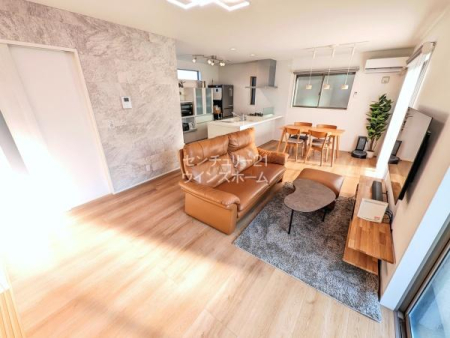 ���r���O ���Ƃ̎���ł���LDK��18���̍L�X�Ƃ������Z��Ԃ��m�ۂ��܂����I�ꕔ�ɂ͎��C��j�I�C���z������Ǎނ́w�G�R�J���b�g�x���̗p���A������������ɉ��K��Ԃɂ��܂��B�f�U�C���������肨�����ł��ˁI