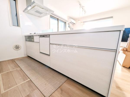 �L�b�`�� �L�X�Ƃ������[�N�g�b�v�����͂̃J�t�F�X�^�C���L�b�`���B���������Ȃ��J���I�ȋ�Ԃł��������ł��܂��I�r���g�C���H��@�ɏ򐅊�E���炩�Ȍ`��̃��C�h�V���N�E�����Ղ�̎��[�X�y�[�X�ȂǍ��@�\�^�C�v�ł��I